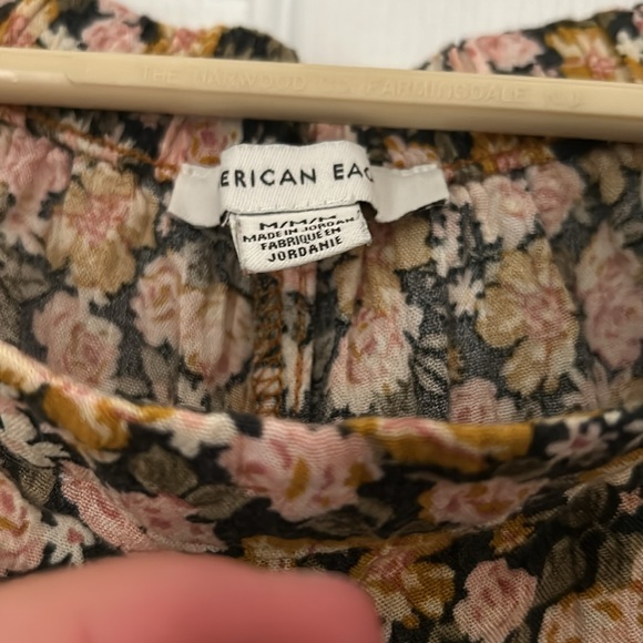 Cute flowy pants perfect for a summer vacation - Picture 2 of 3